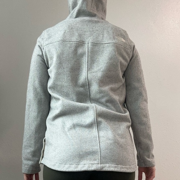 Lighter weight North Face sweatshirt - Picture 4 of 8